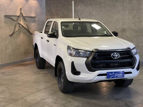 TOYOTA HILUX 2.8 D-4D TURBO DIESEL CD POWER PACK 4X4 MANUAL TOYOTA HILUX 2.8 D-4D TURBO DIESEL CD POWER PACK 4X4 MANUAL